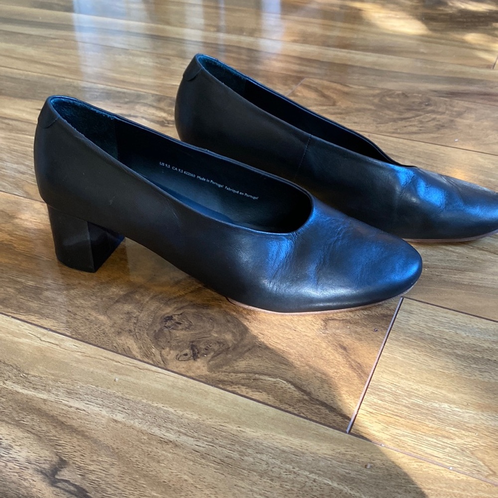 Beautiful leather COS black block heeled pumps size 9.5 made in Portugal